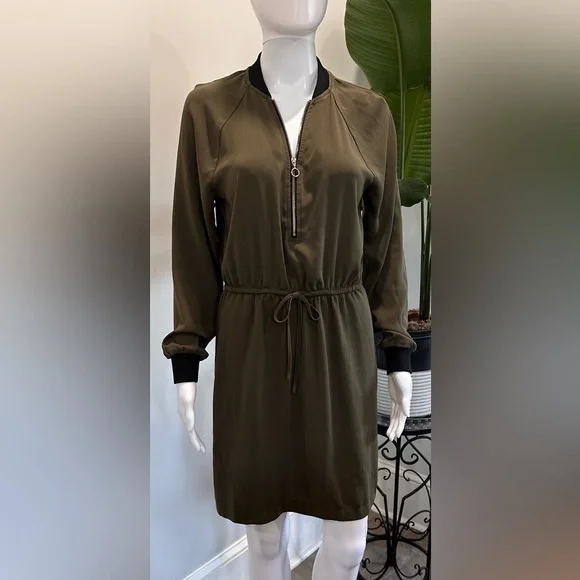 💚💚Army Green Cinched Dynamite Dress - Size Small 💚💚 - Picture 3 of 11